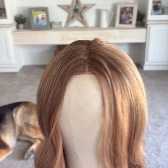 Chelsey Smith Crowns apricot standard size T-part wig - Picture 5 of 10